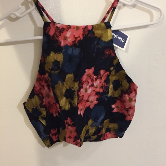 Abercrombie & Fitch Tops - Abercrombie & Fitch Floral Crop Top